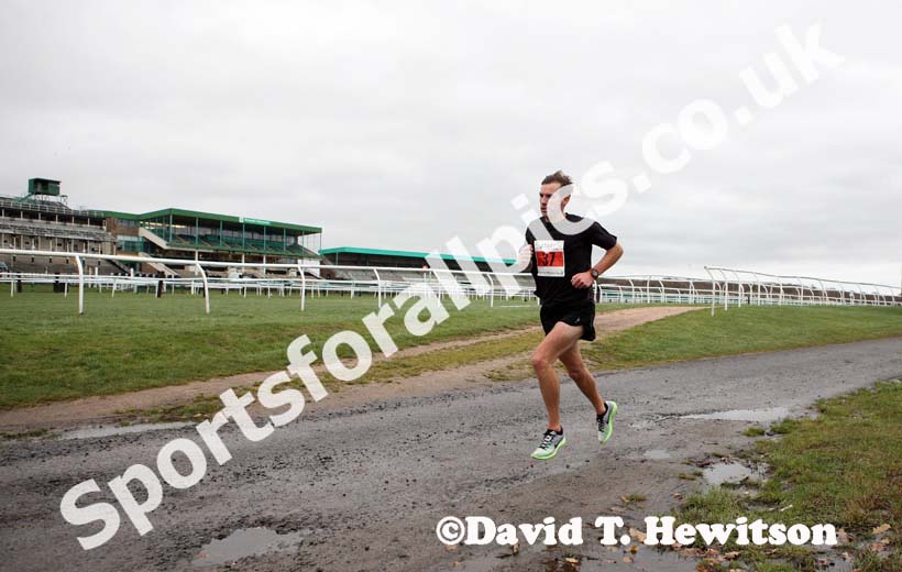 Julian Hatcher (Border Harriers) on his way to winning the Newcastle Half Marathon, Newcastle Racecourse, Gosforth, Newcastle. Photo: David T. Hewitson/Sports for All Pics